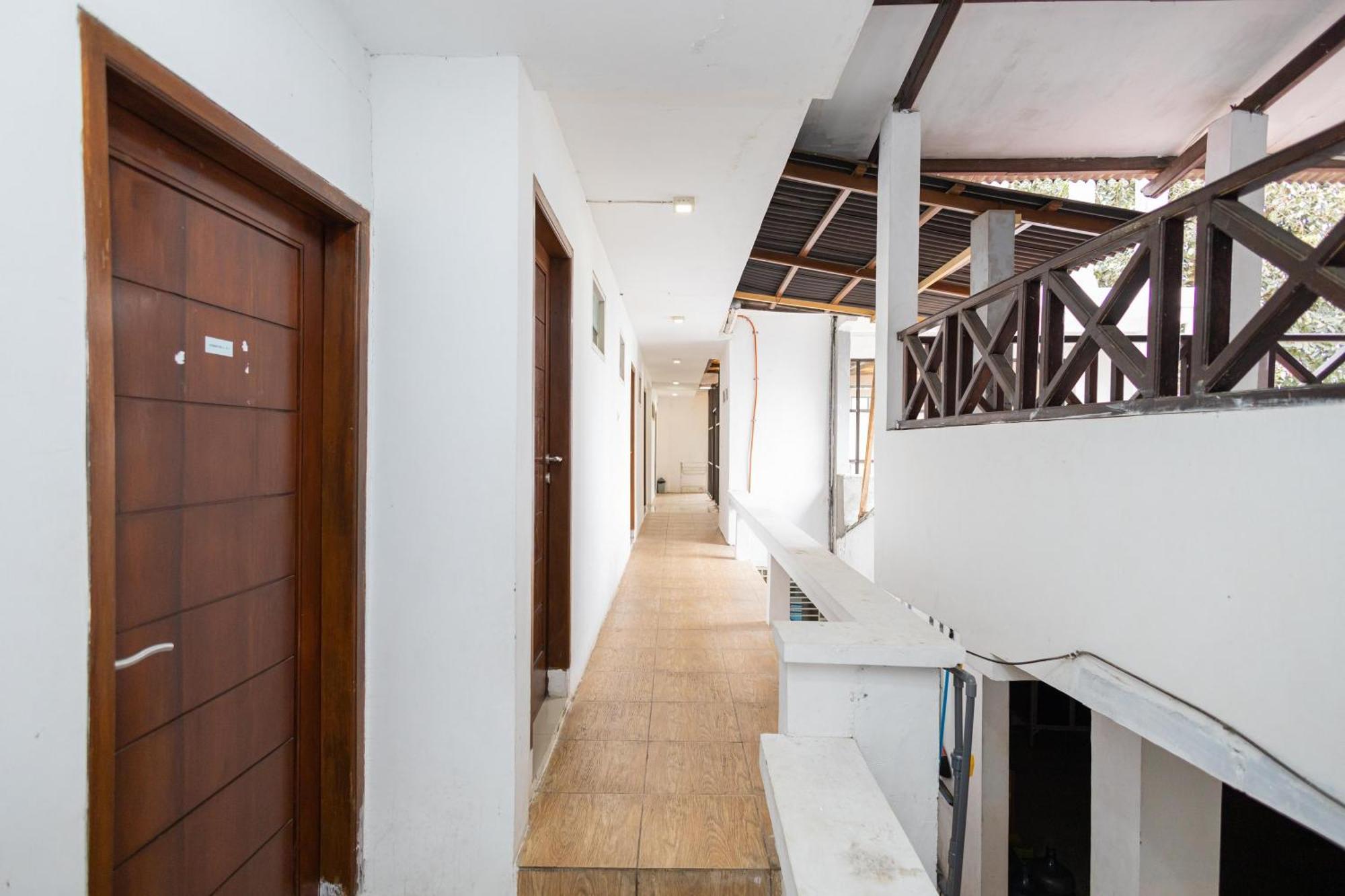 Reddoorz Syariah At Wisma Djokorio Poncokusumo Маланг Экстерьер фото
