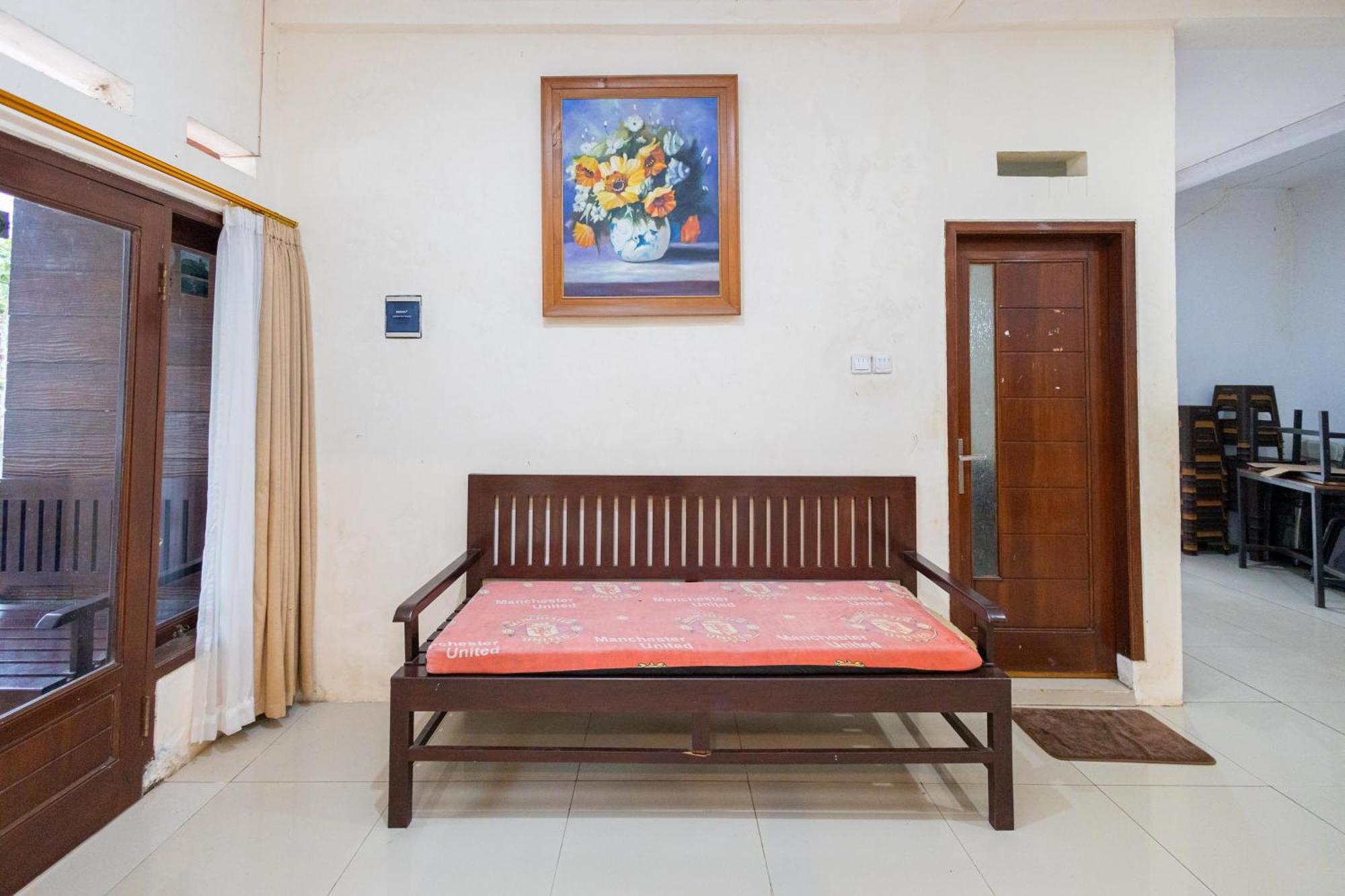Reddoorz Syariah At Wisma Djokorio Poncokusumo Маланг Экстерьер фото