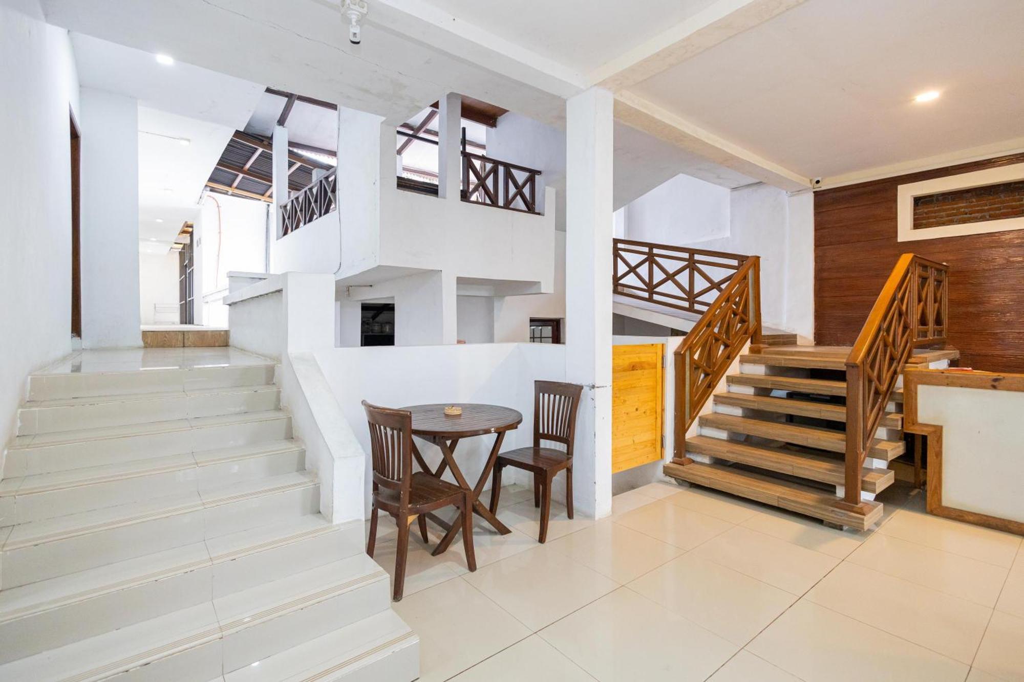 Reddoorz Syariah At Wisma Djokorio Poncokusumo Маланг Экстерьер фото