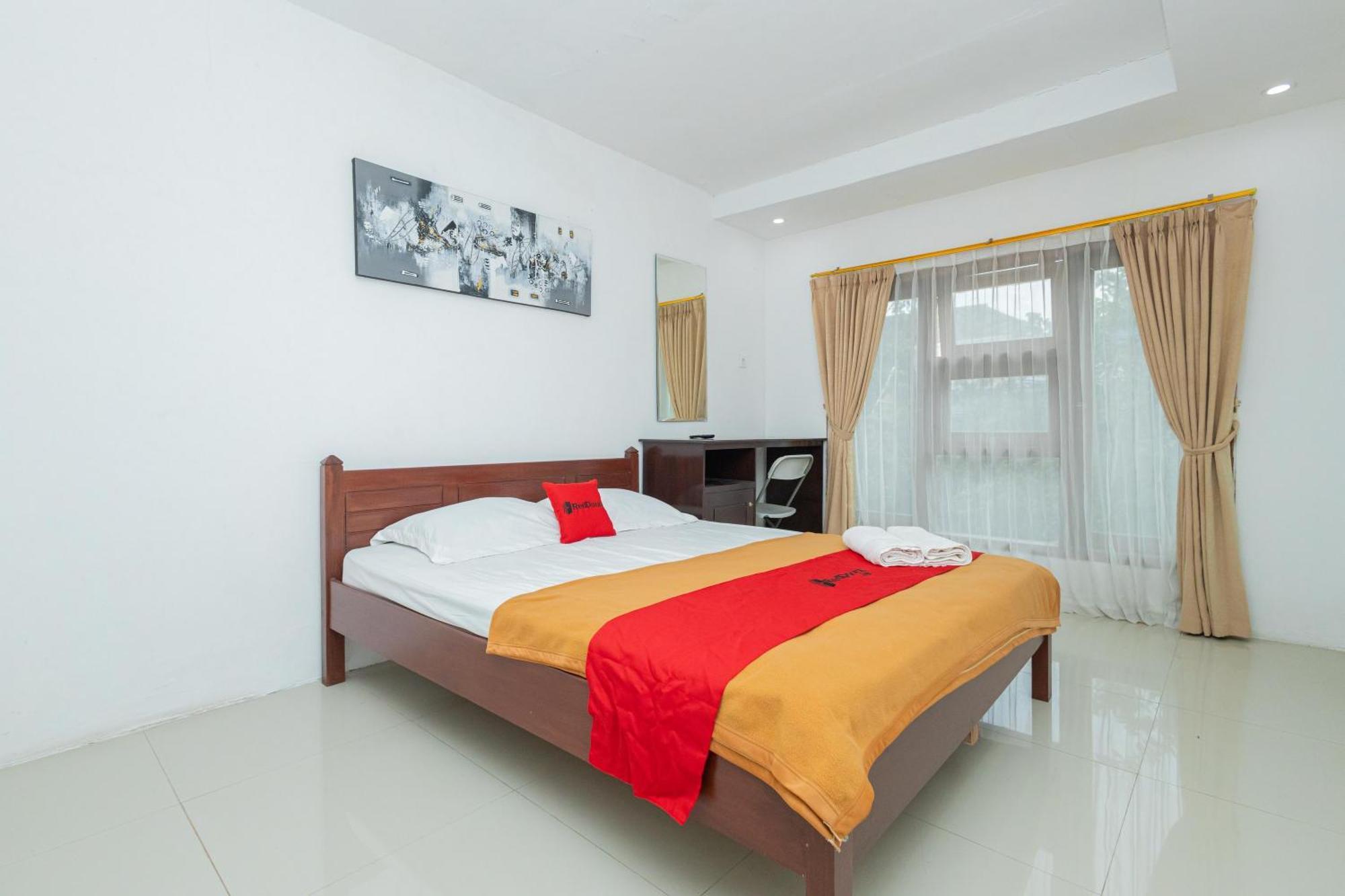 Reddoorz Syariah At Wisma Djokorio Poncokusumo Маланг Экстерьер фото