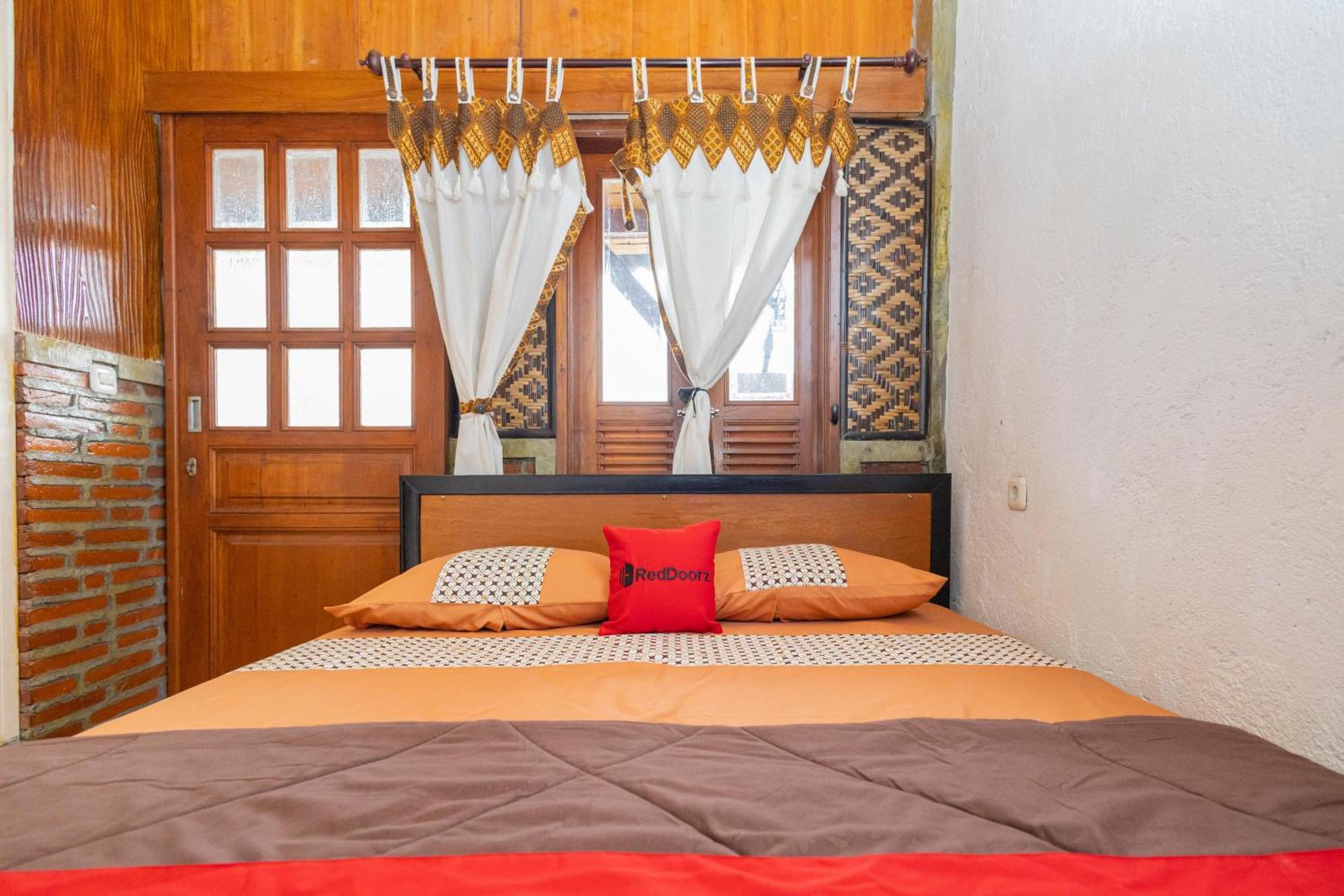 Reddoorz Syariah At Wisma Djokorio Poncokusumo Маланг Экстерьер фото